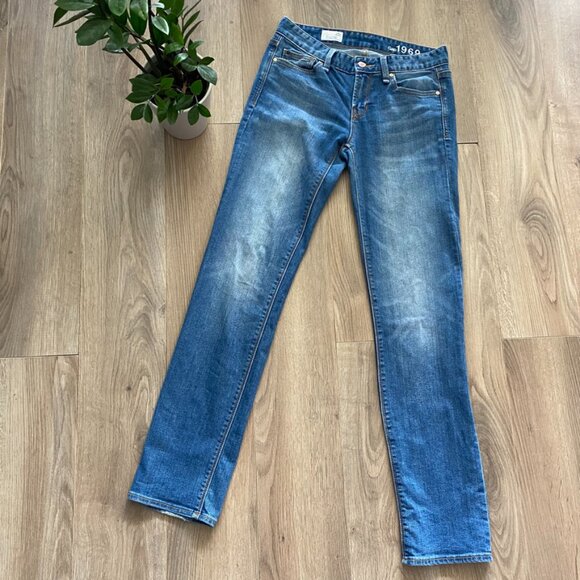 GAP Mid-Blue "Real Straight" Mid-Rise Jeans - Picture 2 of 14